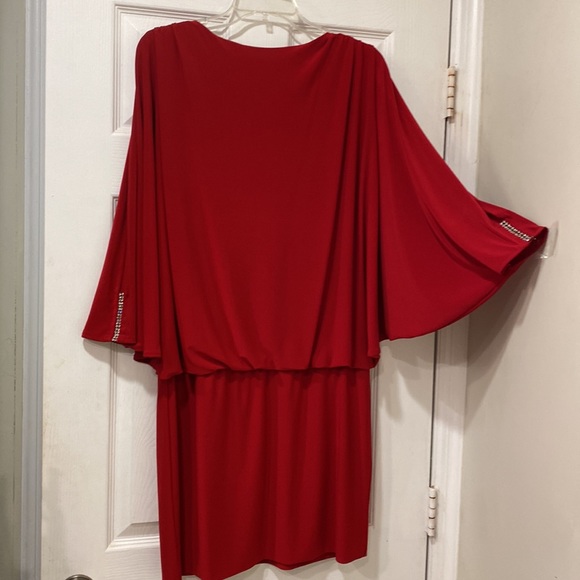 Beautiful figure flattering red dress. - Picture 4 of 6
